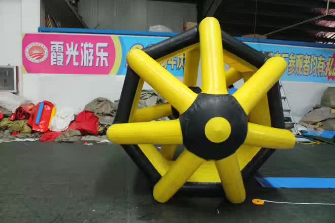 新丰充气水上滚筒球